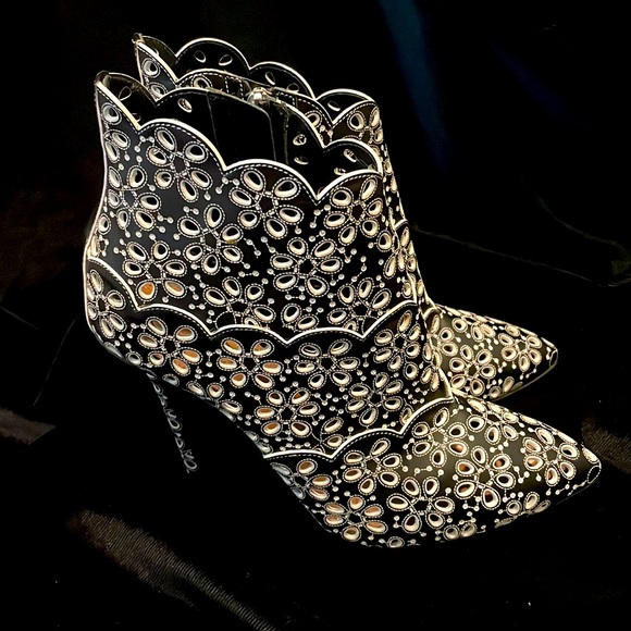 ALAIA LASER CUT 2 TONE LEATHER HIGH HEEL ANKLE BOOTIES - 9 - NEW ! - Picture 4 of 9